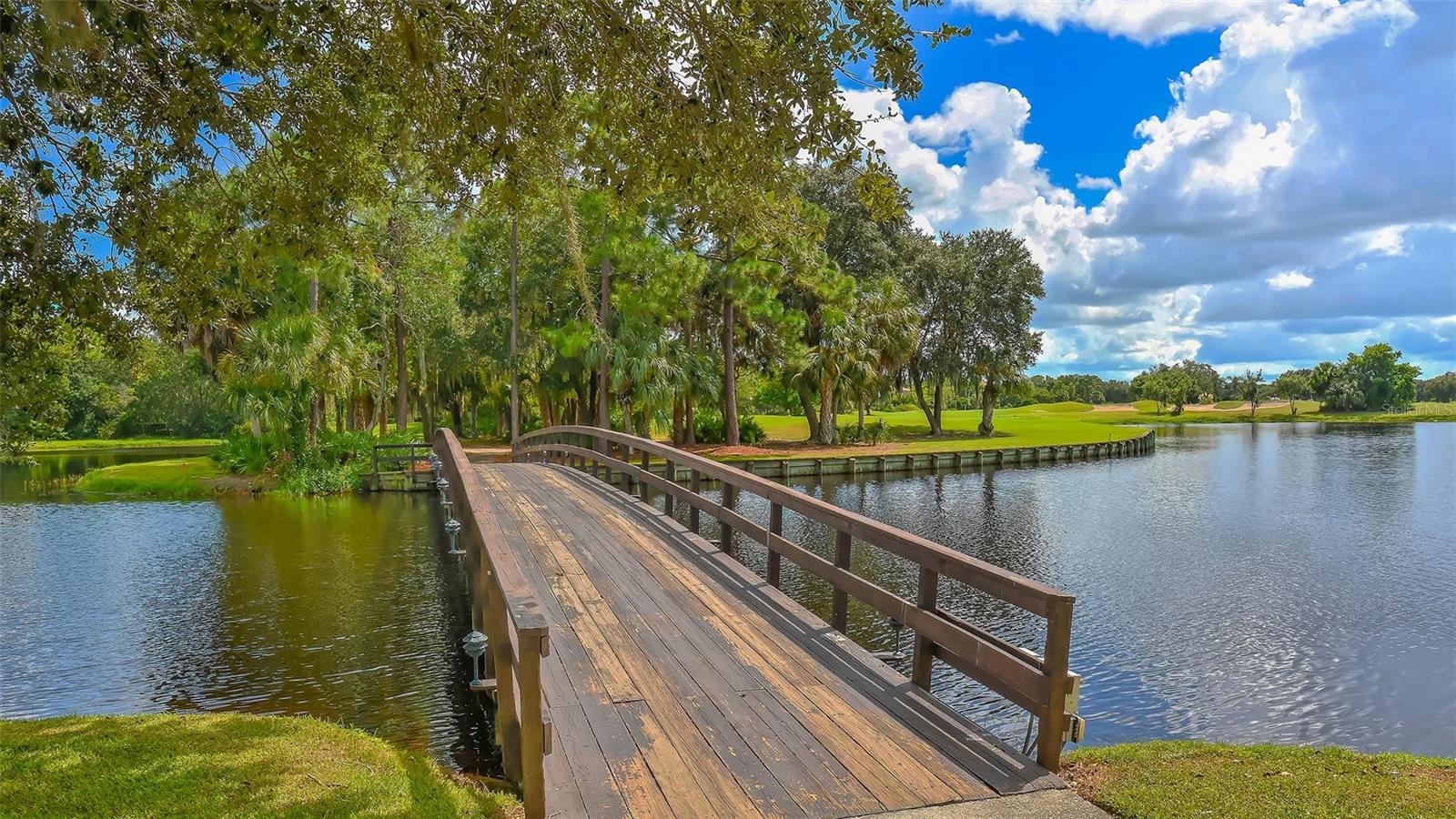 UNIVERSITY PARK COUNTRY CLUB-HENLEY - Residential