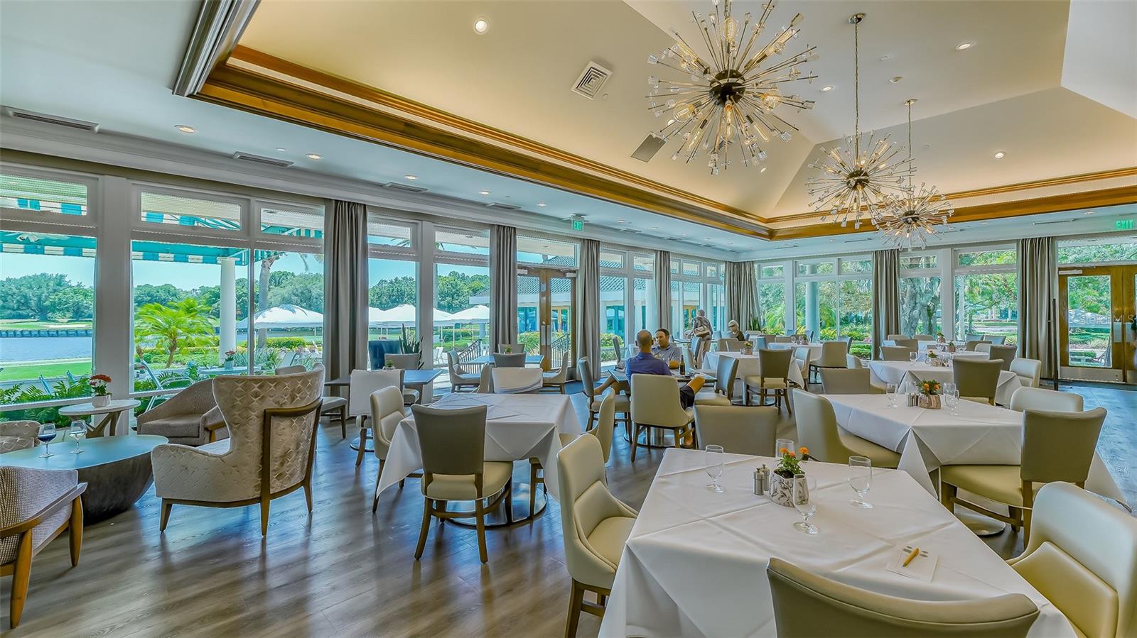 UNIVERSITY PARK COUNTRY CLUB-HENLEY - Residential