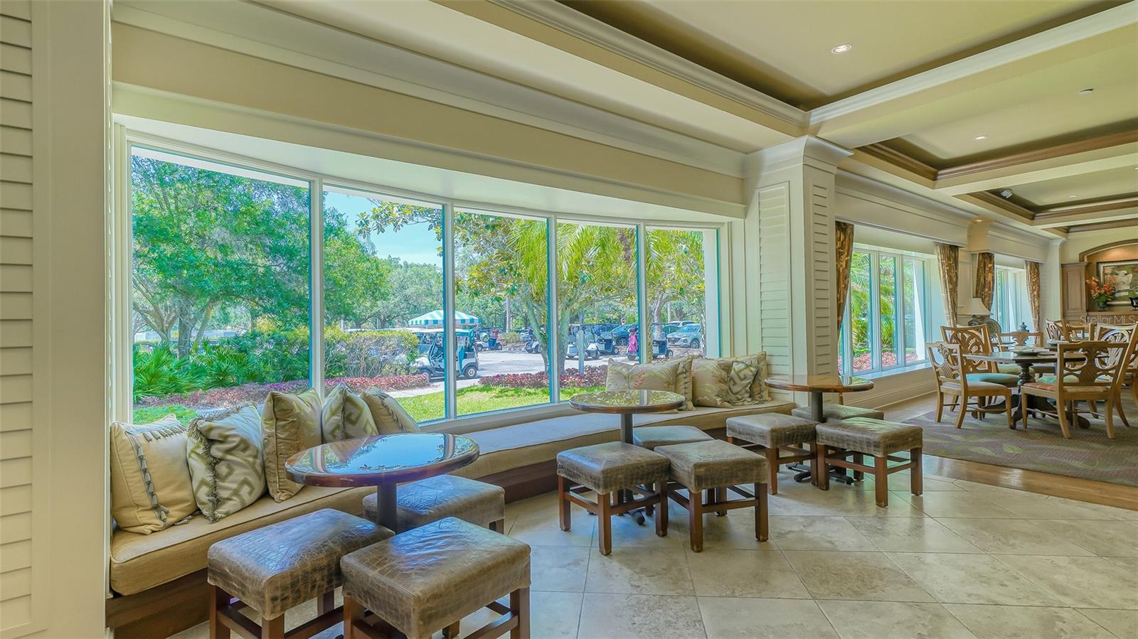 UNIVERSITY PARK COUNTRY CLUB-HENLEY - Residential