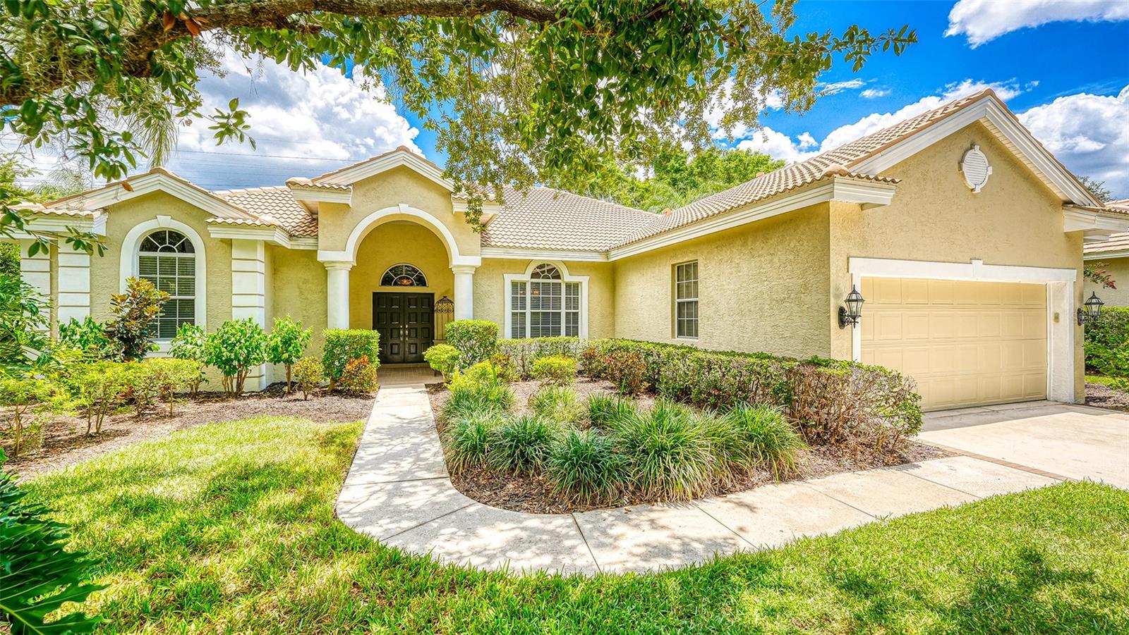 UNIVERSITY PARK COUNTRY CLUB-HENLEY - Residential