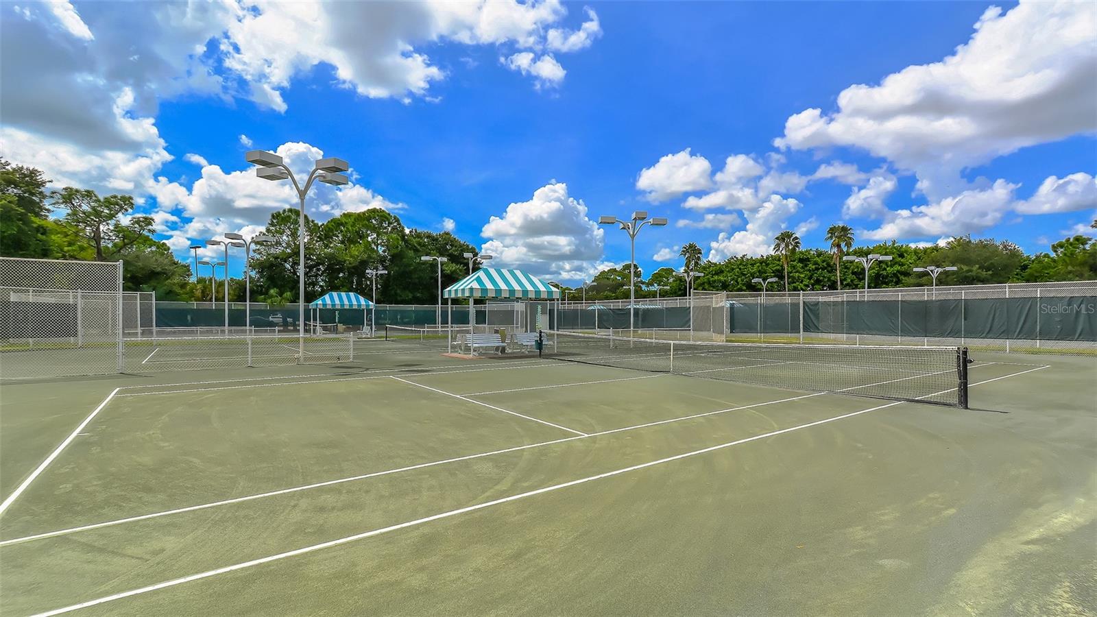 UNIVERSITY PARK COUNTRY CLUB-HENLEY - Residential