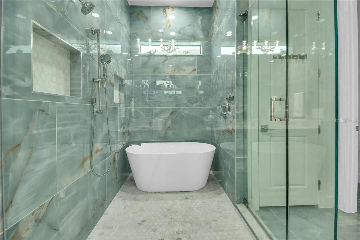 SAPPHIRE POINT PH IVA & IVB - Residential