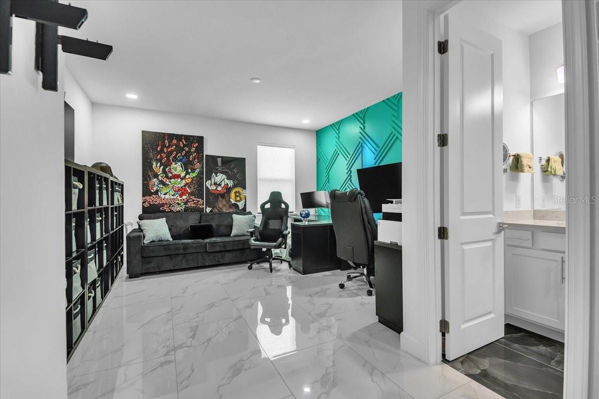 SAPPHIRE POINT PH IVA & IVB - Residential