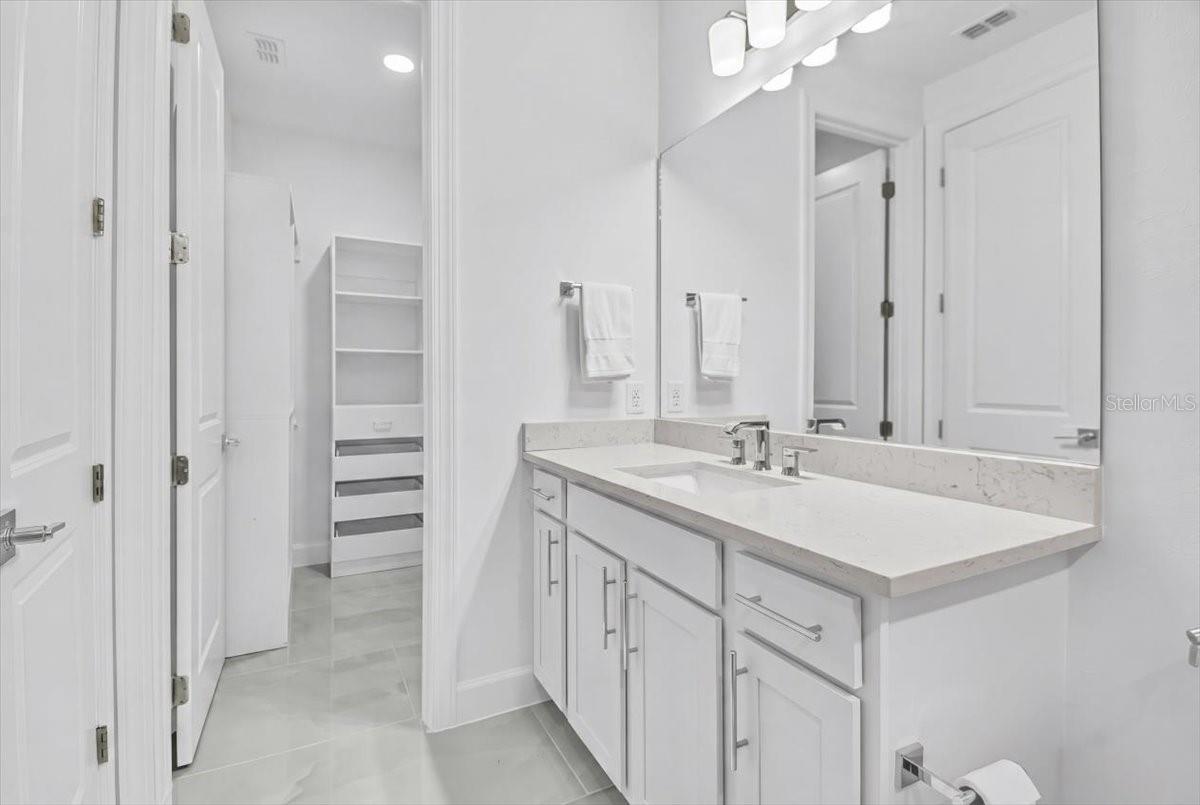 SAPPHIRE POINT PH IVA & IVB - Residential