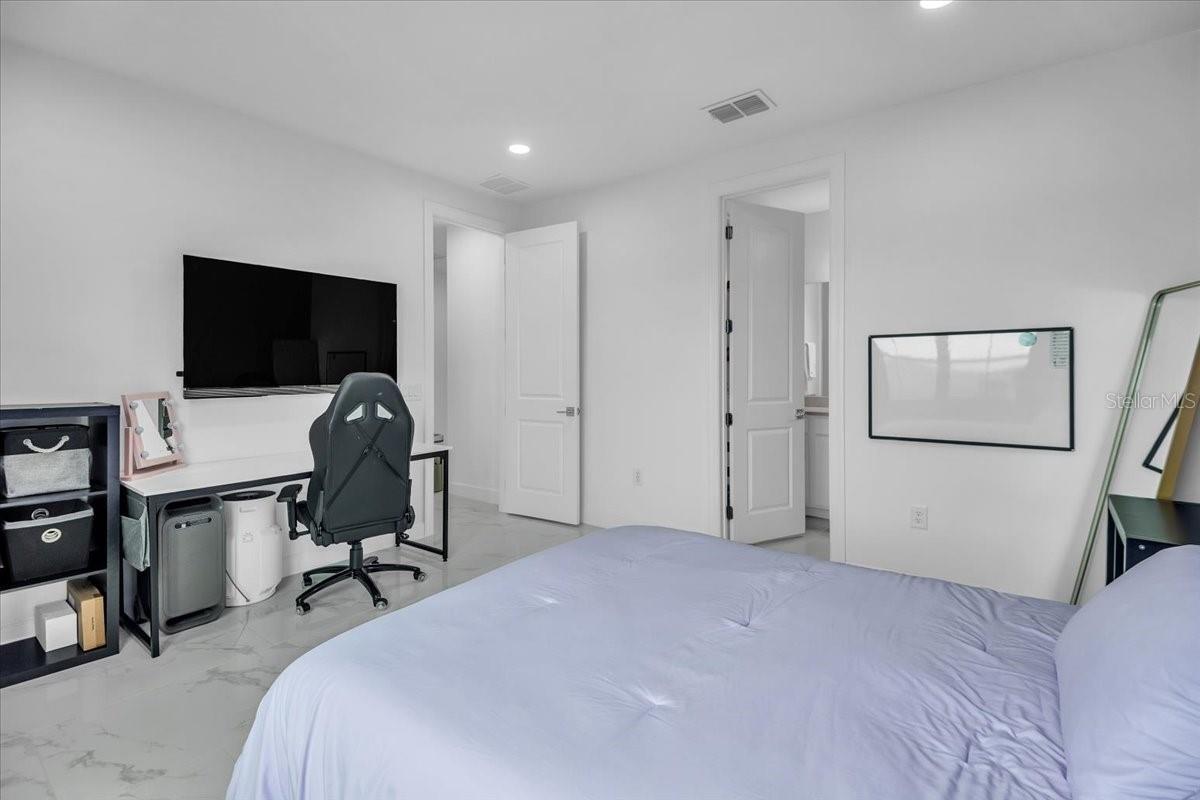 SAPPHIRE POINT PH IVA & IVB - Residential
