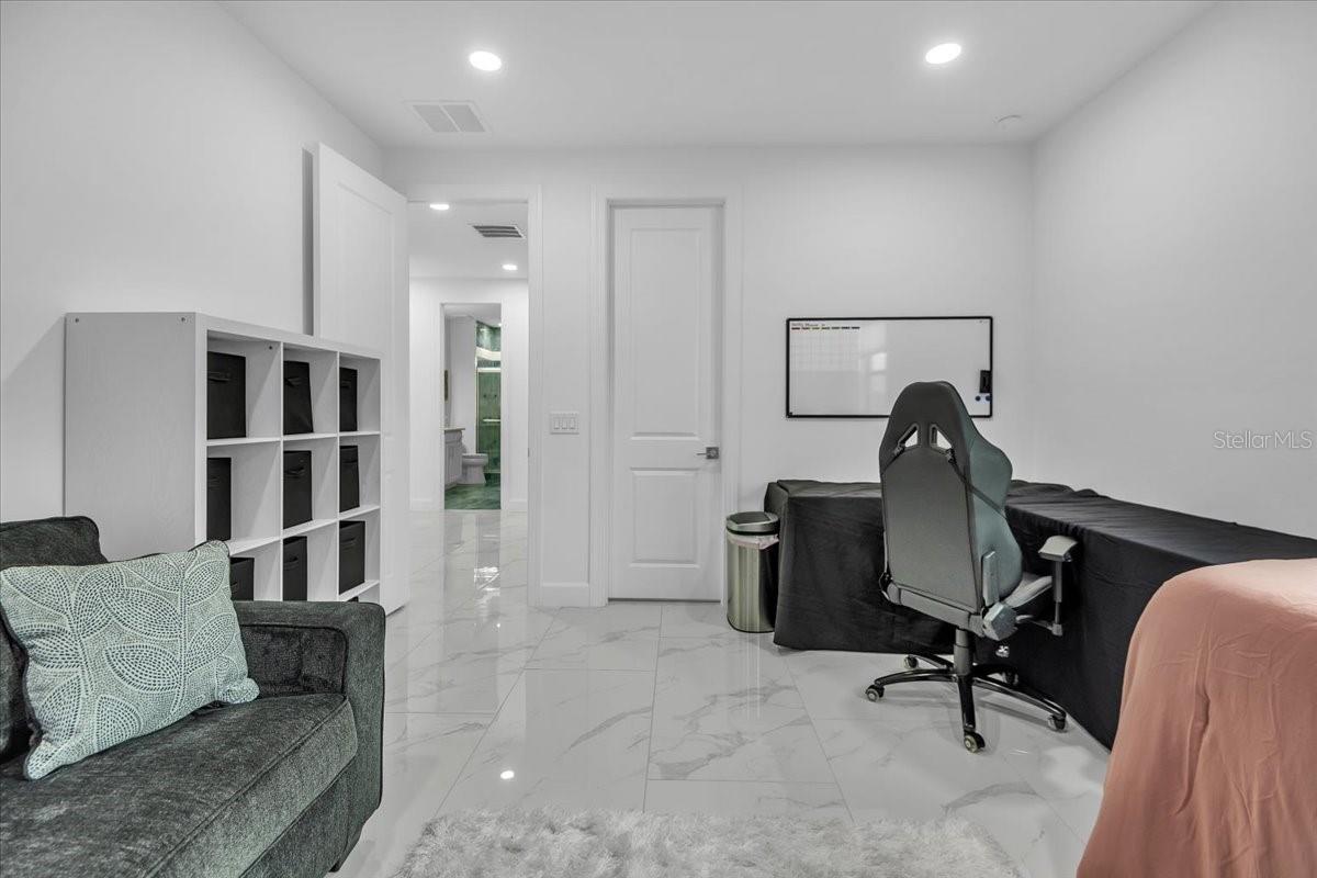SAPPHIRE POINT PH IVA & IVB - Residential