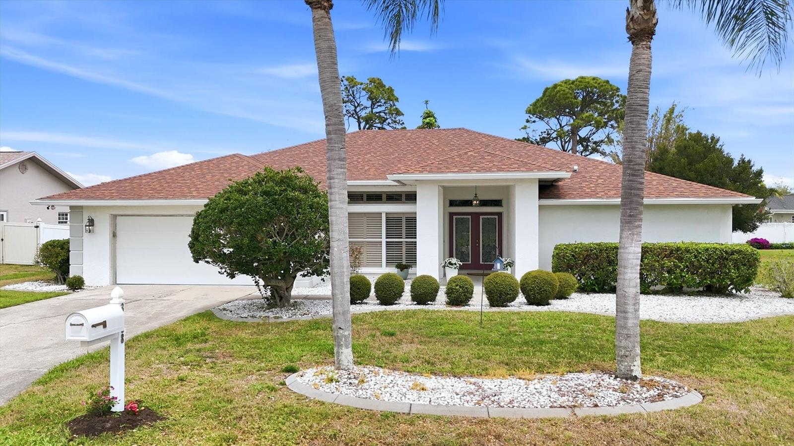 $90,000 price improvement!  A must-see 3 bedroom home with beautiful huge lap pool, private backyard, and luxury interior finishes.
Kitchen has marble countertops, stone backsplash, large island with eat-at space, gas stove with large hood.
Master bathroom has walk in shower, soaking tub, and long double vanity with stone top.
The rest of the house continues with a sense of quality build and decor.  There are vaulted ceilings, plantation shutters, and living room fireplace.
The house is close to the IMG Golf Club, IMG Academy campus, Detwiler's and Publix shopping, and short drive to downtown and beaches.
Tenant not permitted Pets