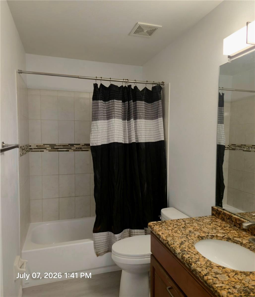 THE TOWNHOMES AT KENSINGTON - Residential