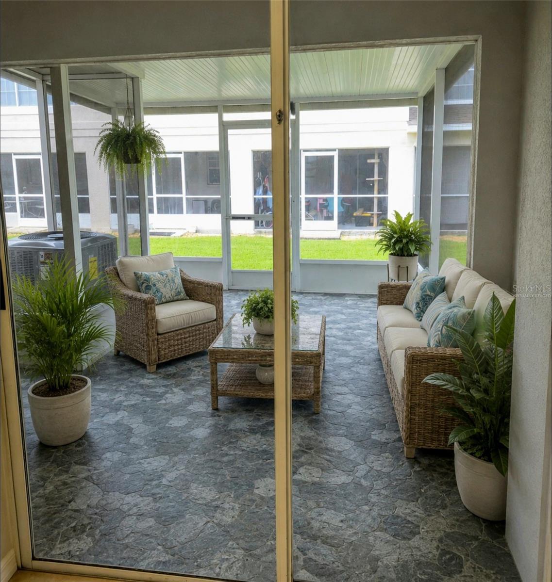 THE TOWNHOMES AT KENSINGTON - Residential