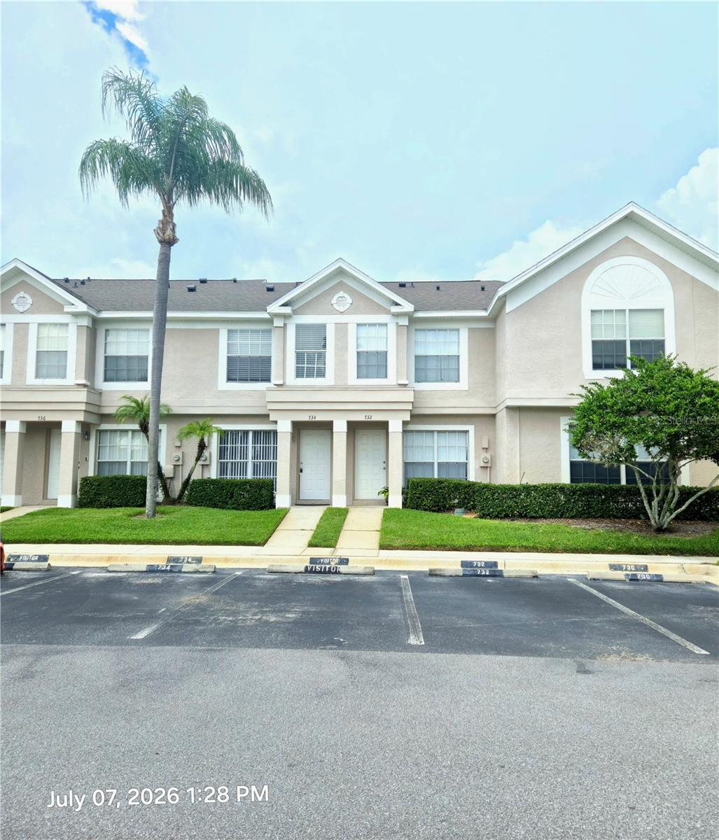 THE TOWNHOMES AT KENSINGTON - Residential