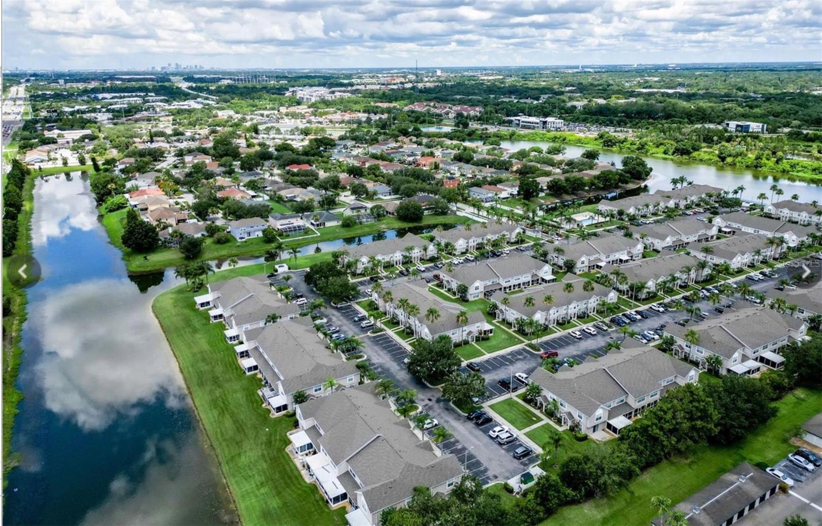 THE TOWNHOMES AT KENSINGTON - Residential