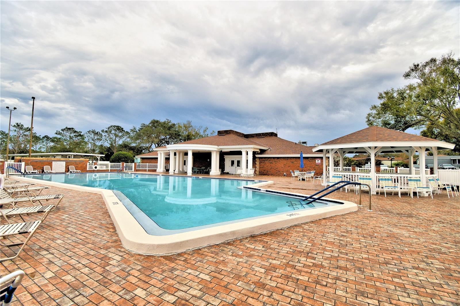 COLONNADES PH 02 - Residential