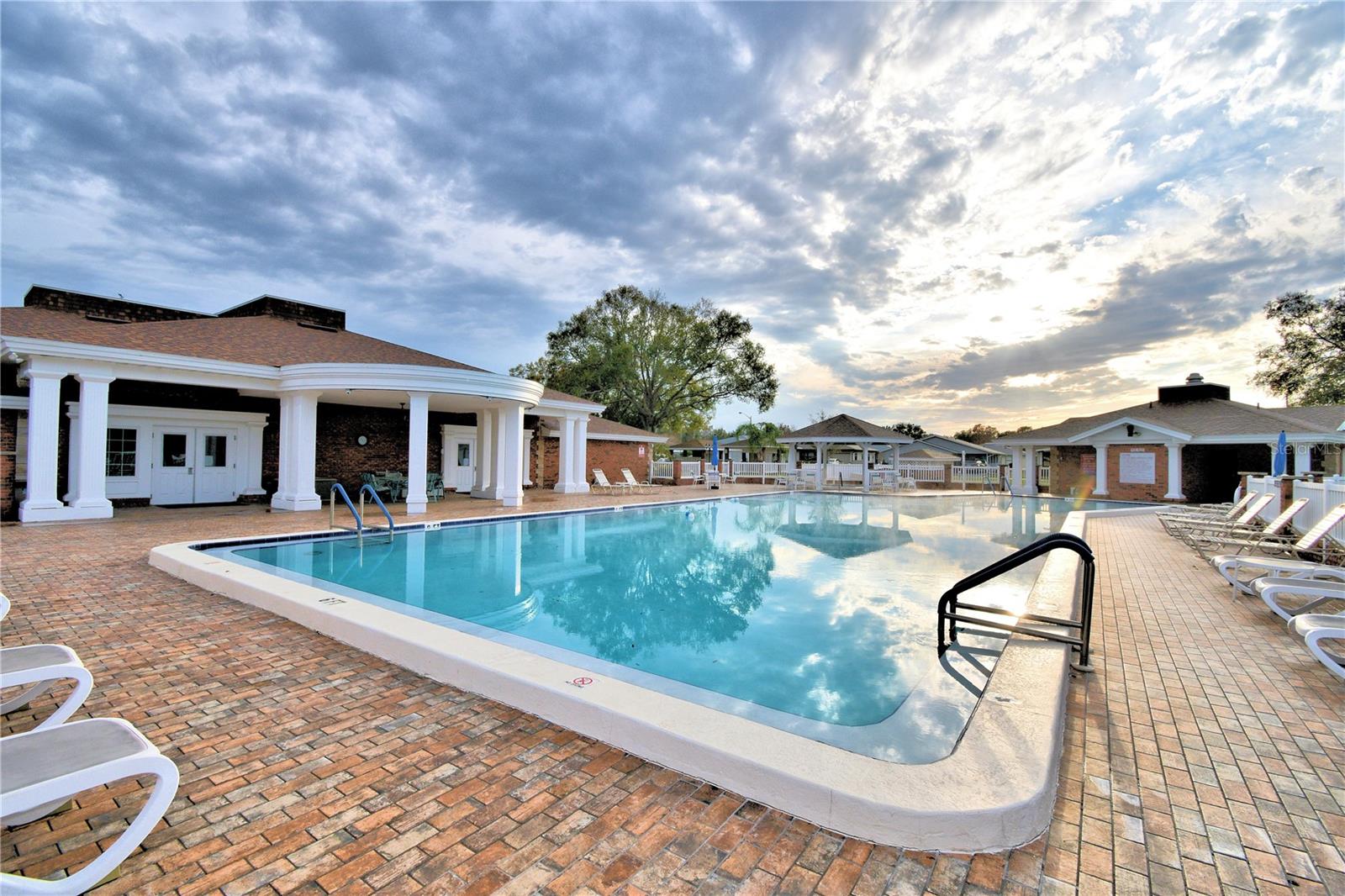 COLONNADES PH 02 - Residential