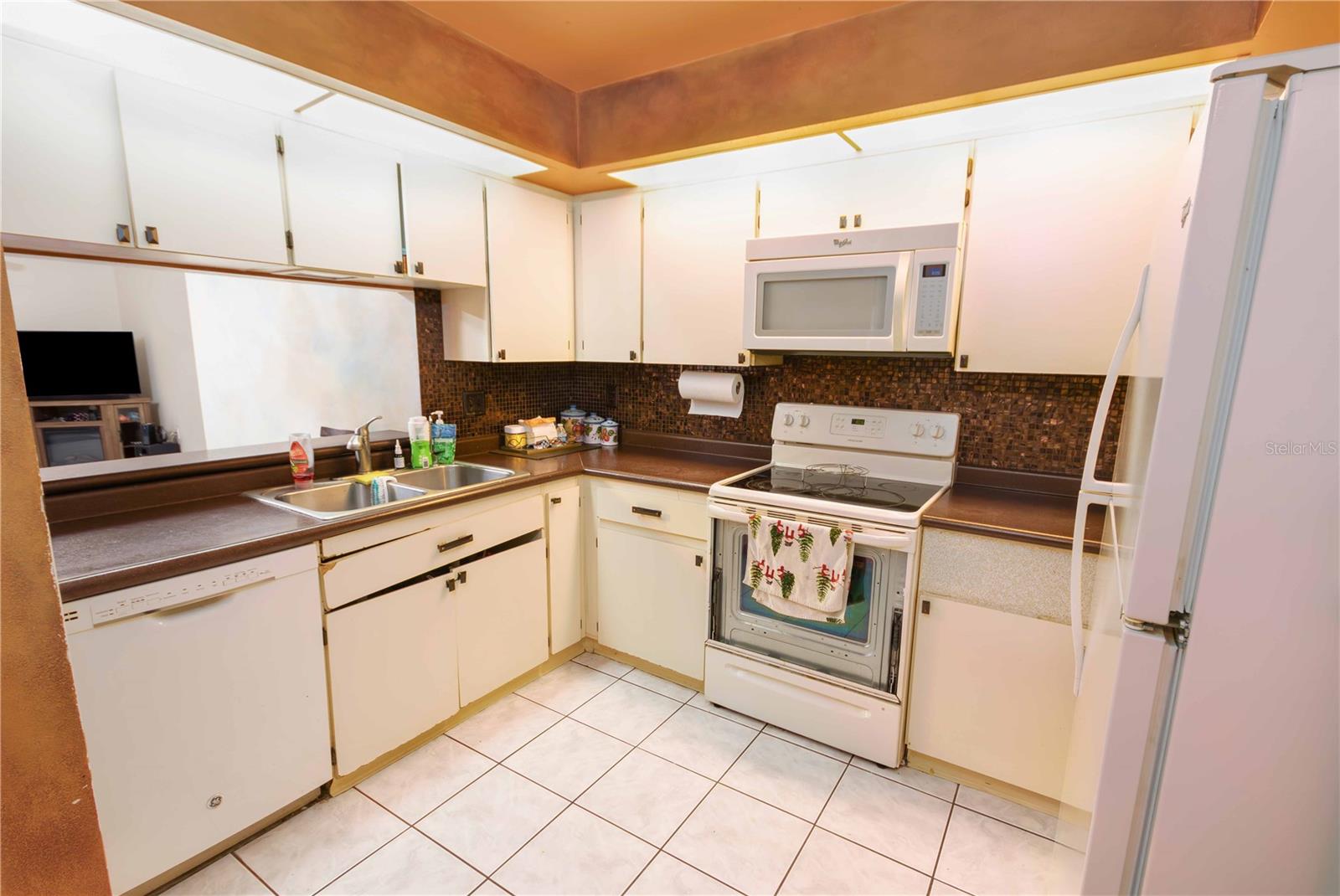 LANDINGS CONDO THE - Residential