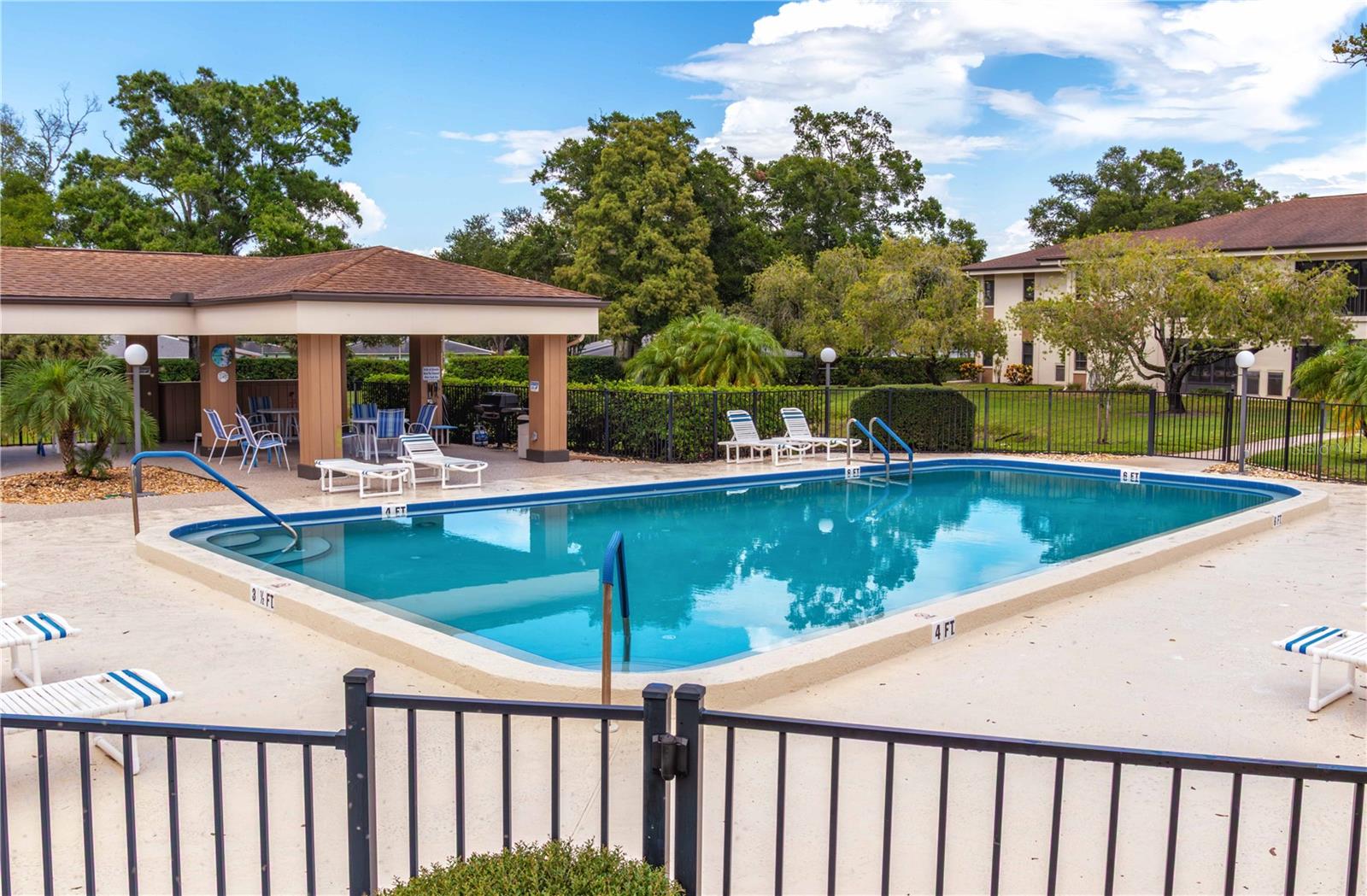 LANDINGS CONDO THE - Residential