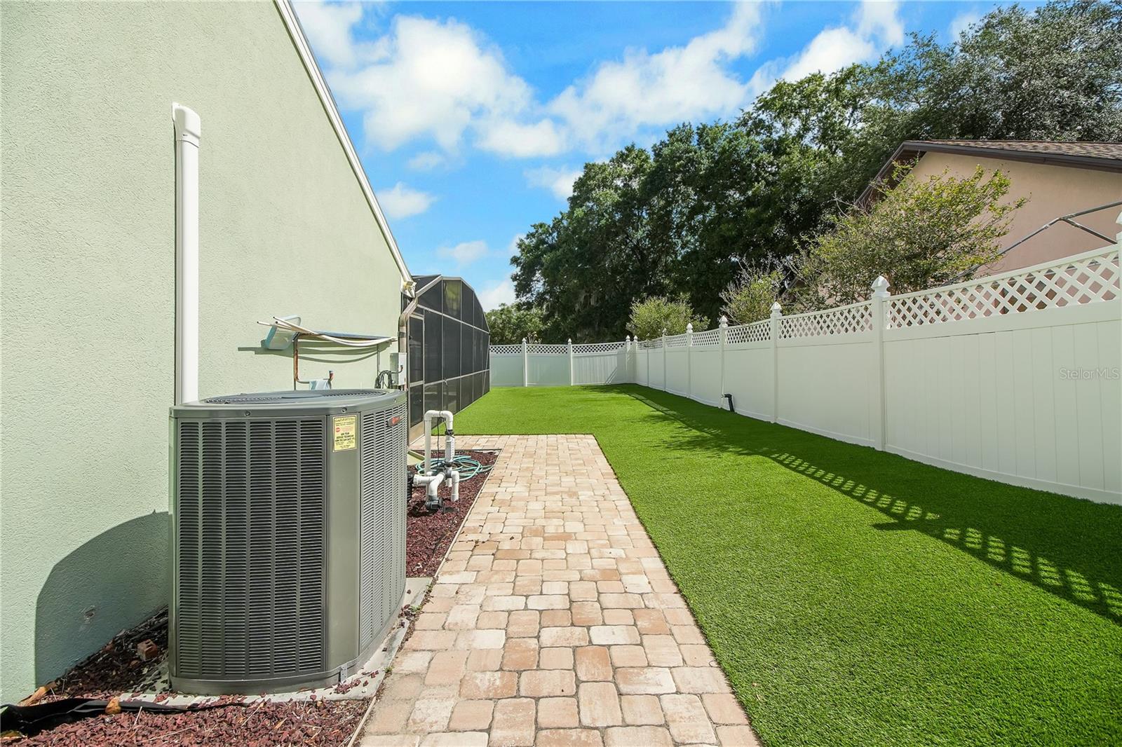 LADY LAKE BAGGETT ESTATES - Residential