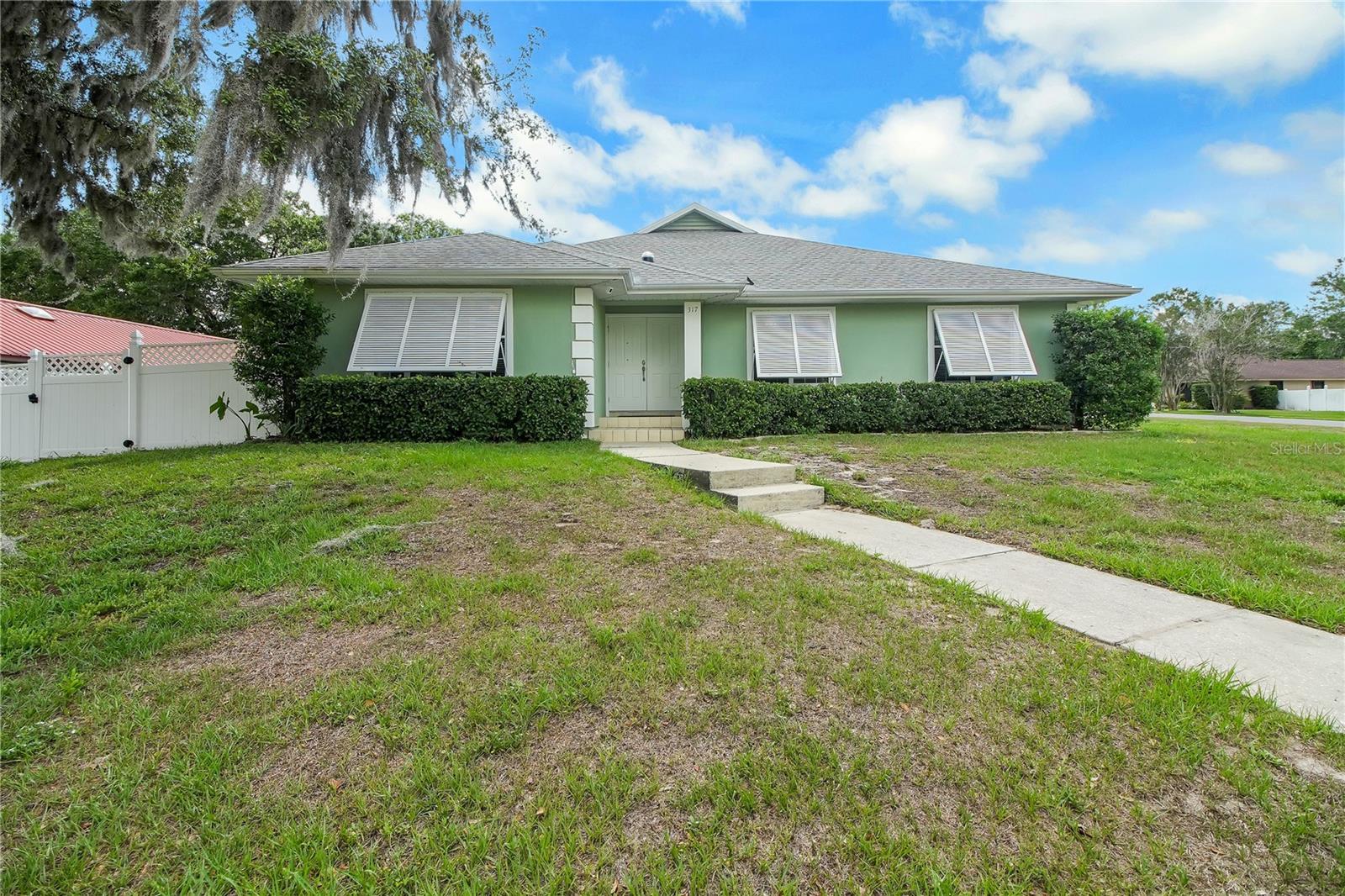 LADY LAKE BAGGETT ESTATES - Residential