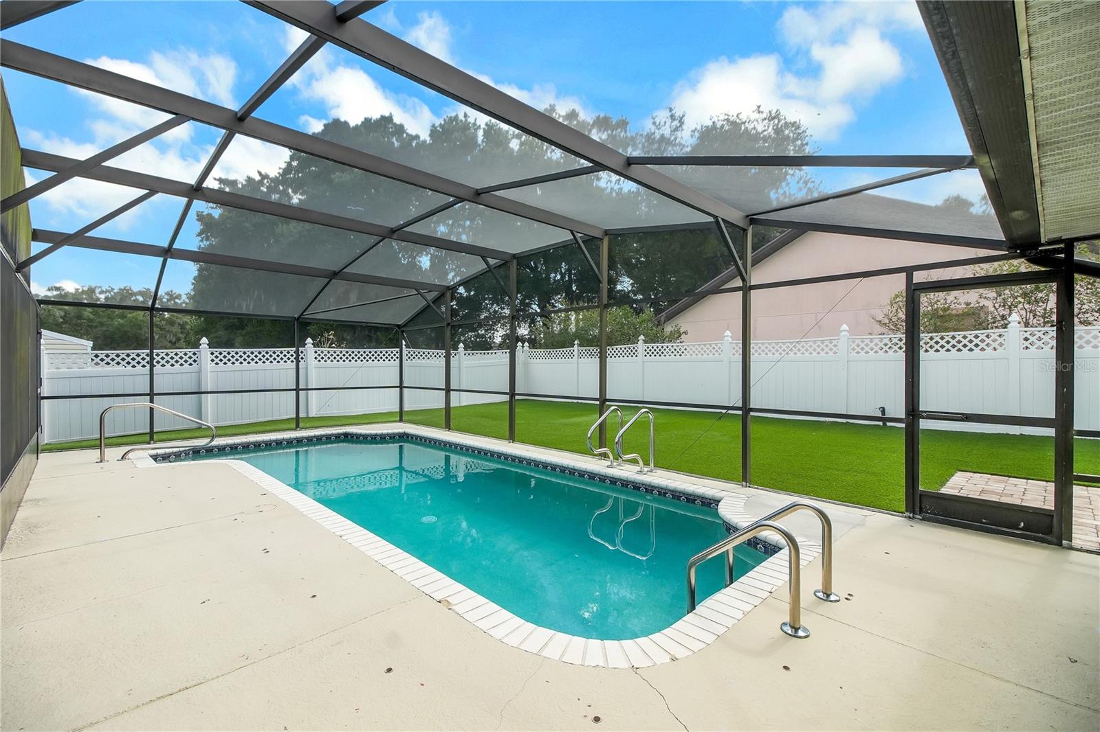 LADY LAKE BAGGETT ESTATES - Residential