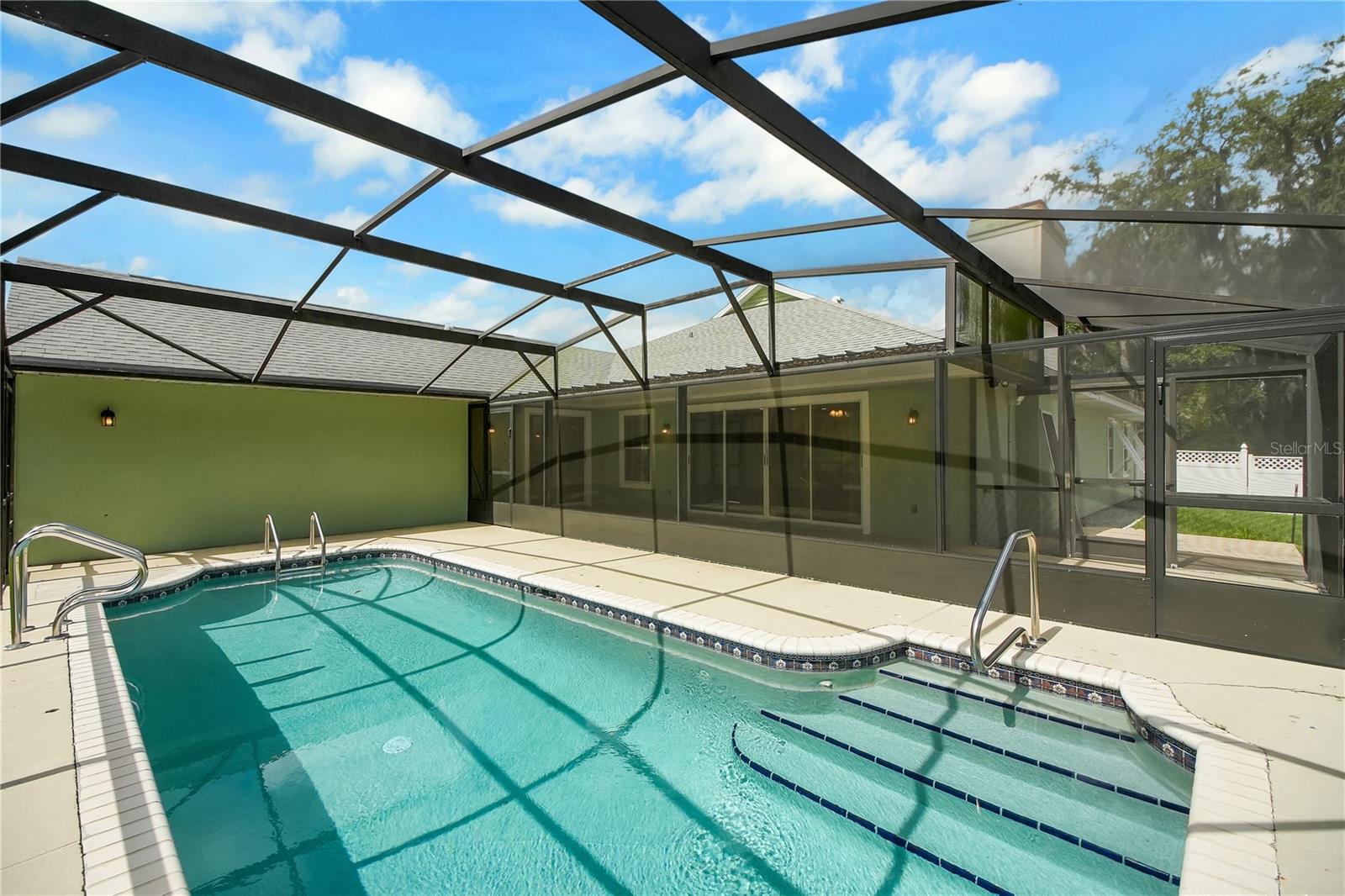 LADY LAKE BAGGETT ESTATES - Residential
