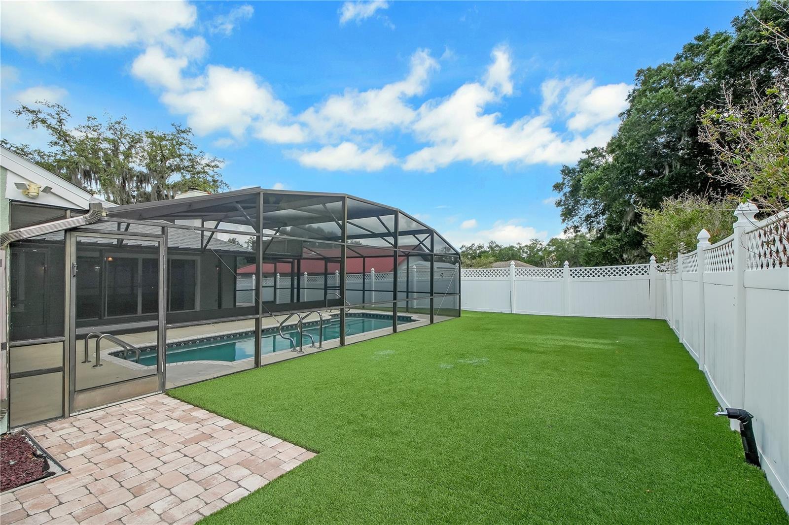 LADY LAKE BAGGETT ESTATES - Residential