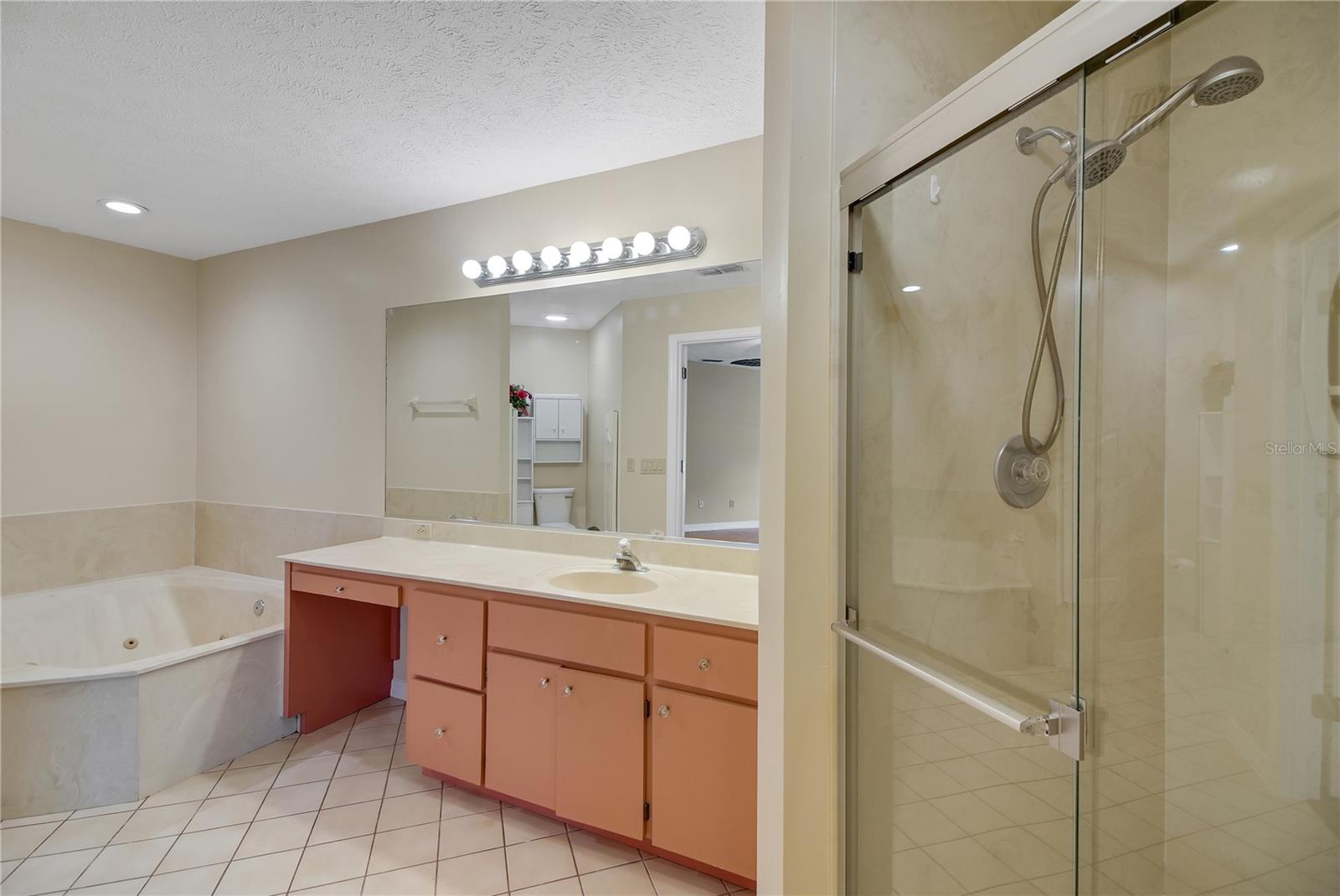 LADY LAKE BAGGETT ESTATES - Residential