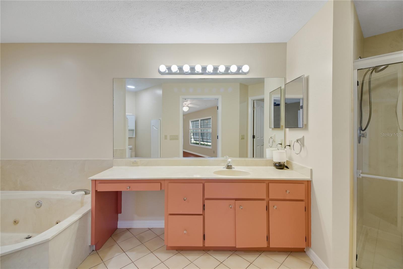 LADY LAKE BAGGETT ESTATES - Residential