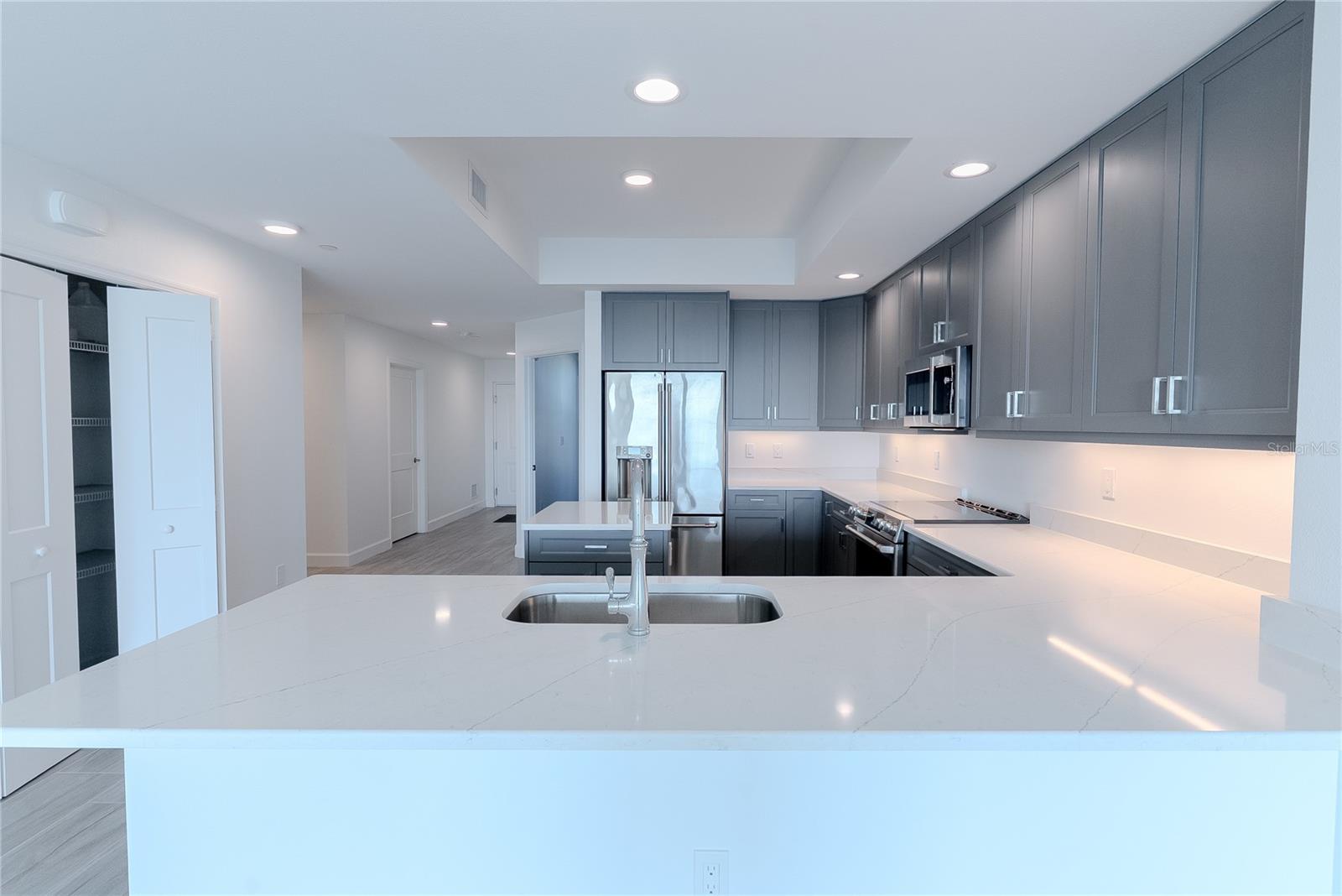DOLPHIN HARBOUR CONDO - Residential