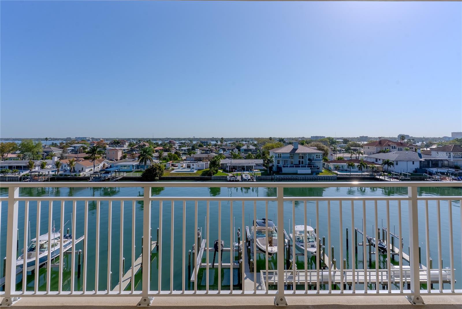 DOLPHIN HARBOUR CONDO - Residential
