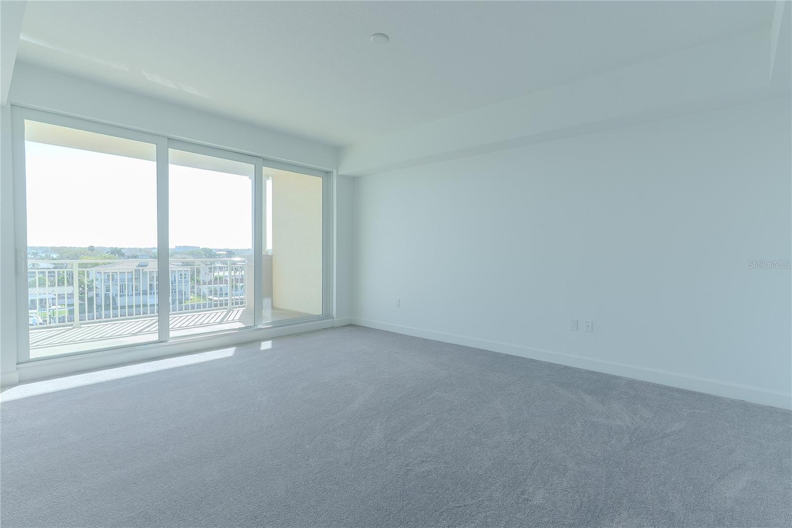 DOLPHIN HARBOUR CONDO - Residential