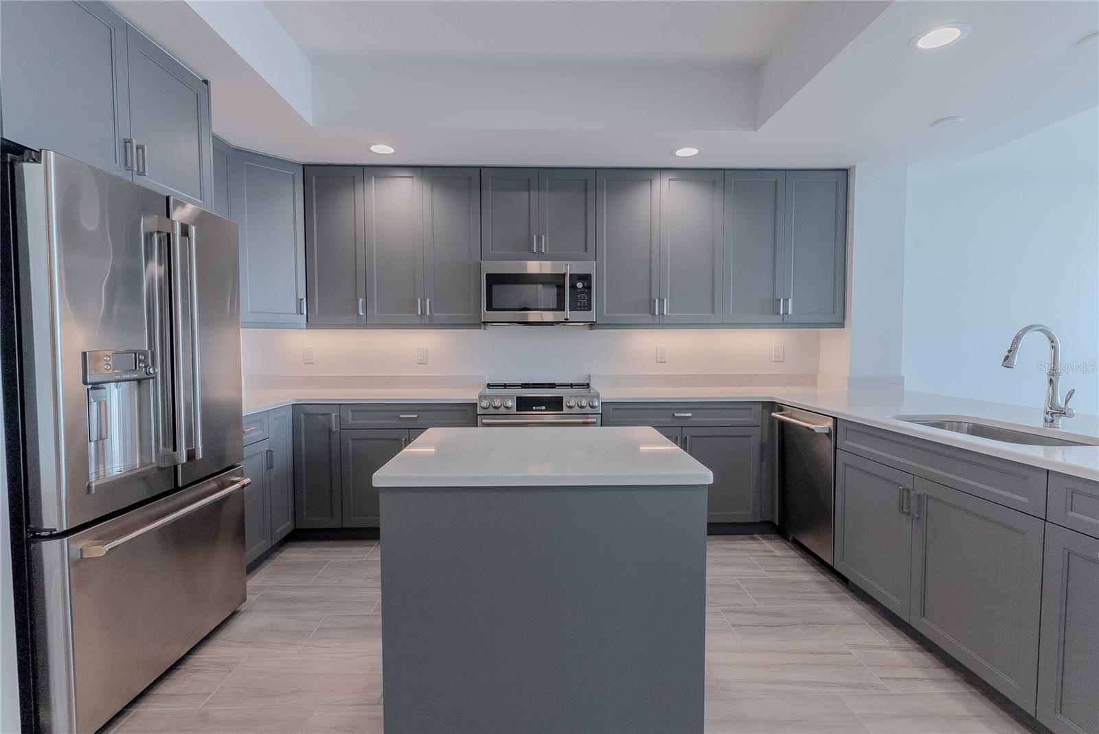 DOLPHIN HARBOUR CONDO - Residential