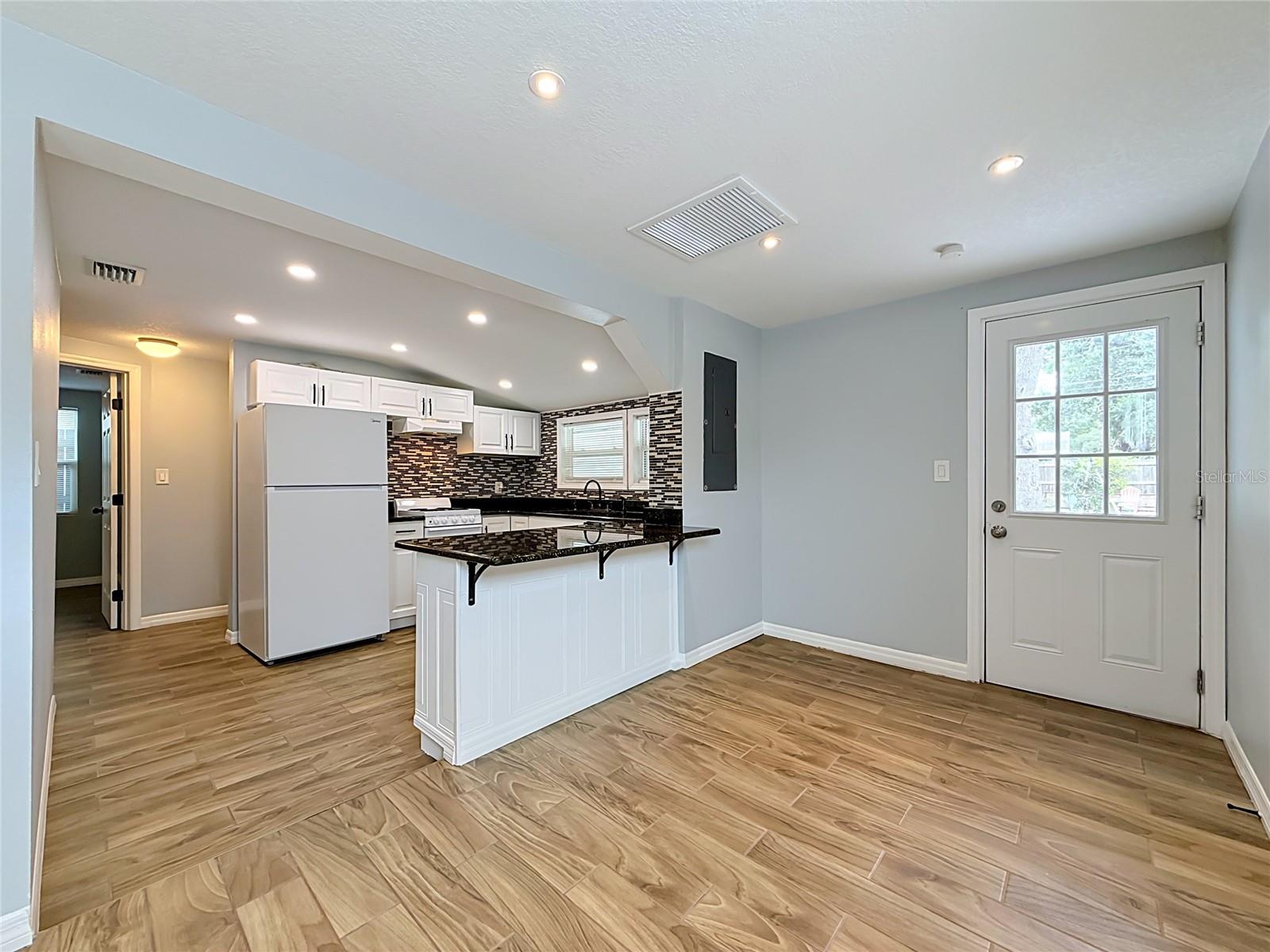 ROOSEVELT GROVES - Residential