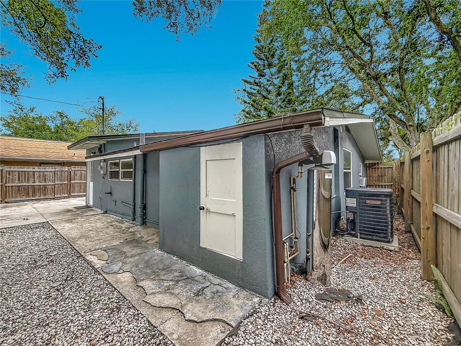 ROOSEVELT GROVES - Residential