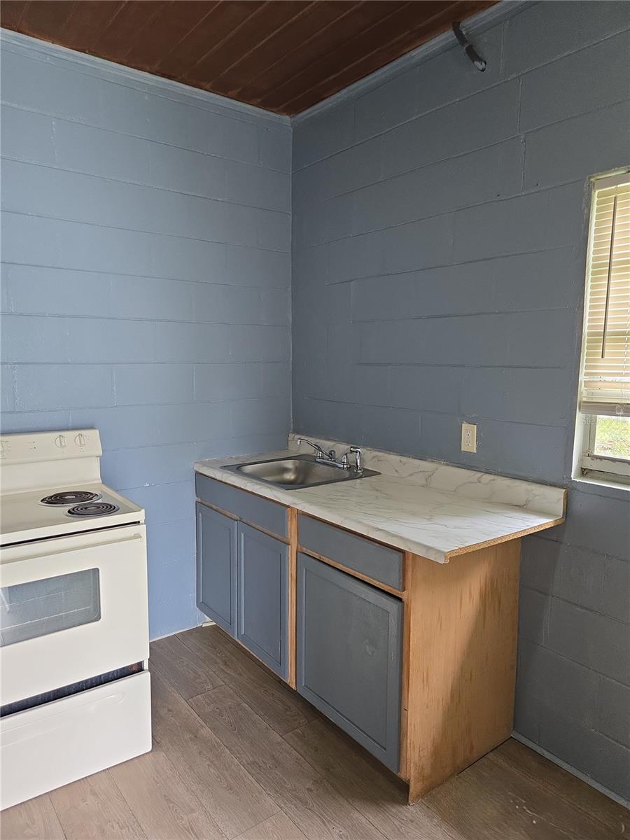 HAMNERS W E HOMESTEAD ACRES - Residential Income