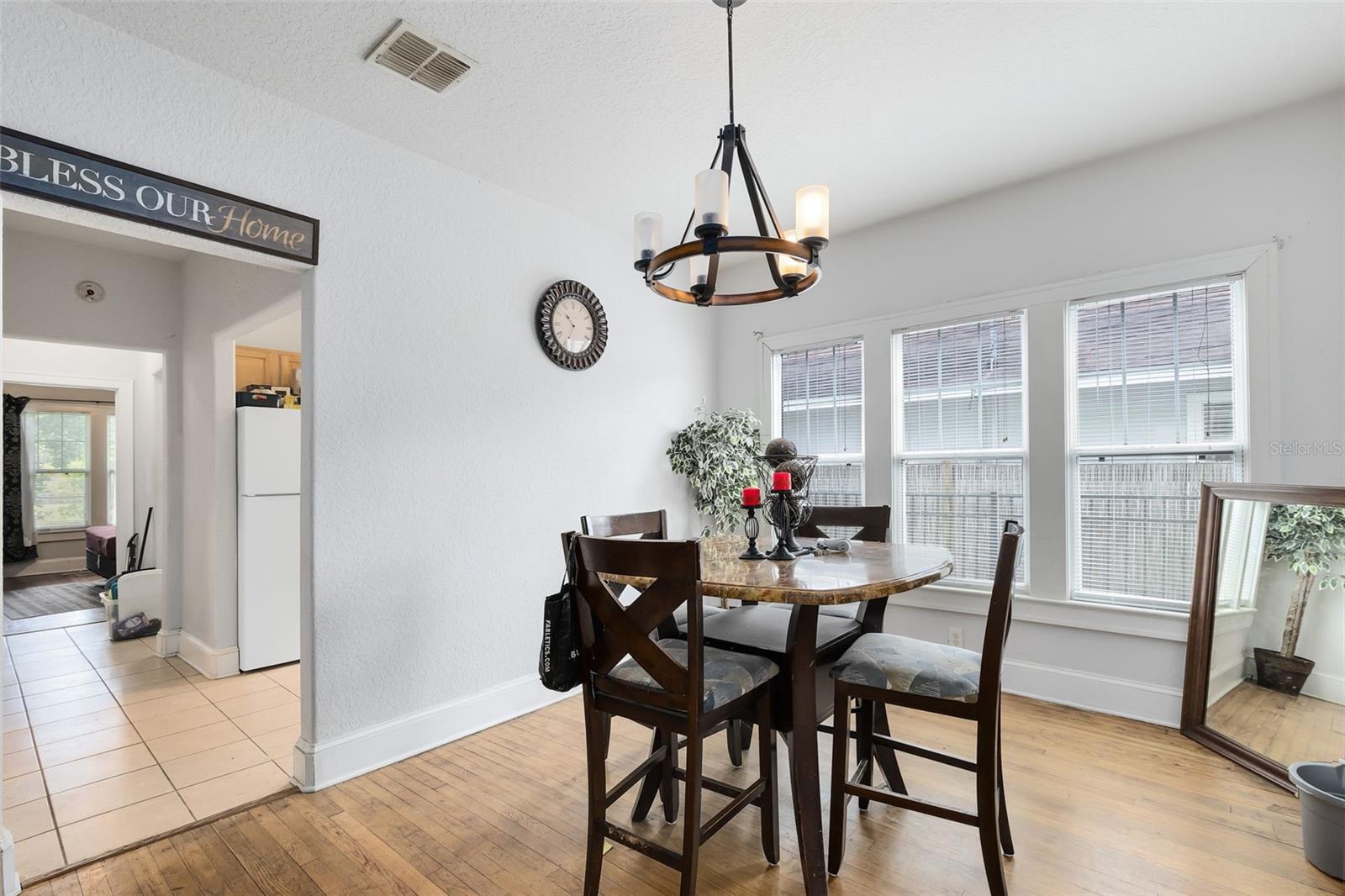 COLONIAL PARK - Residential Income
