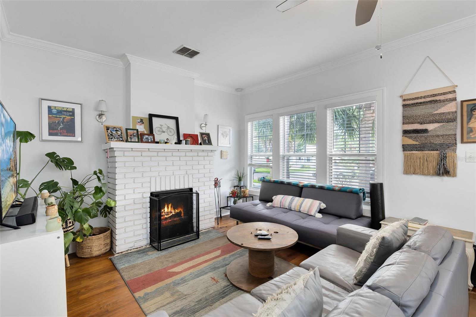 COLONIAL PARK - Residential Income
