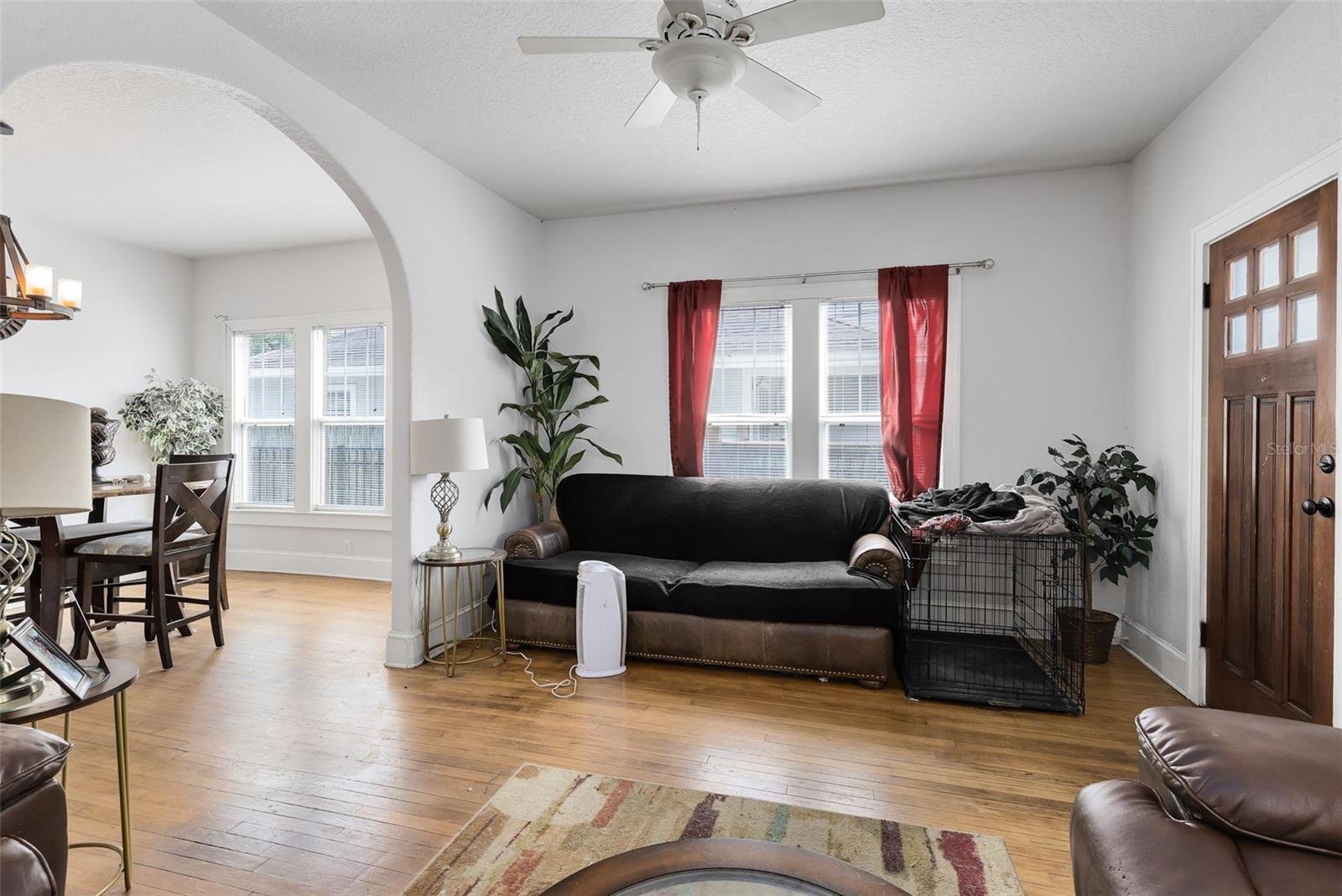 COLONIAL PARK - Residential Income