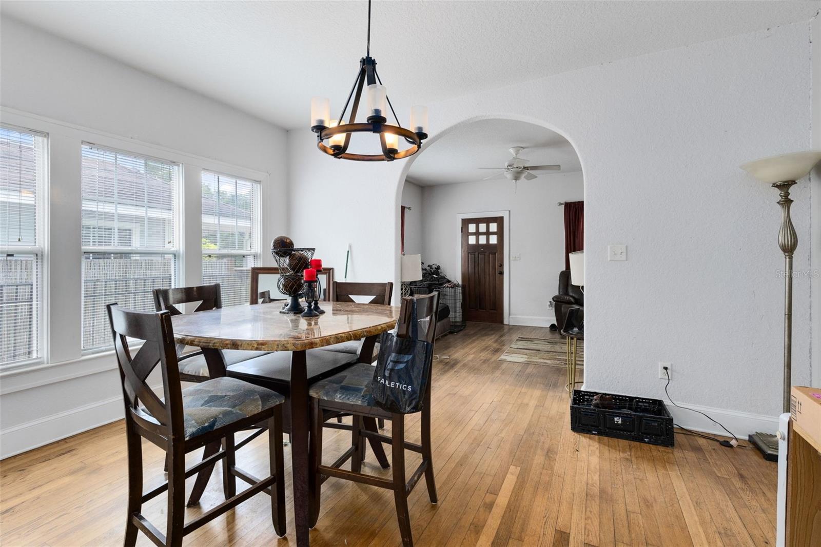 COLONIAL PARK - Residential Income