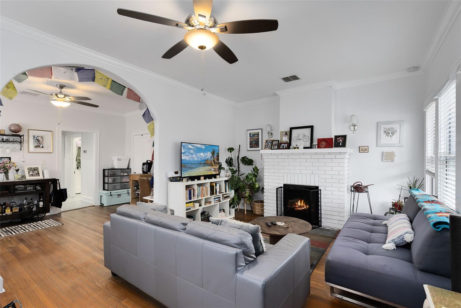 COLONIAL PARK - Residential Income