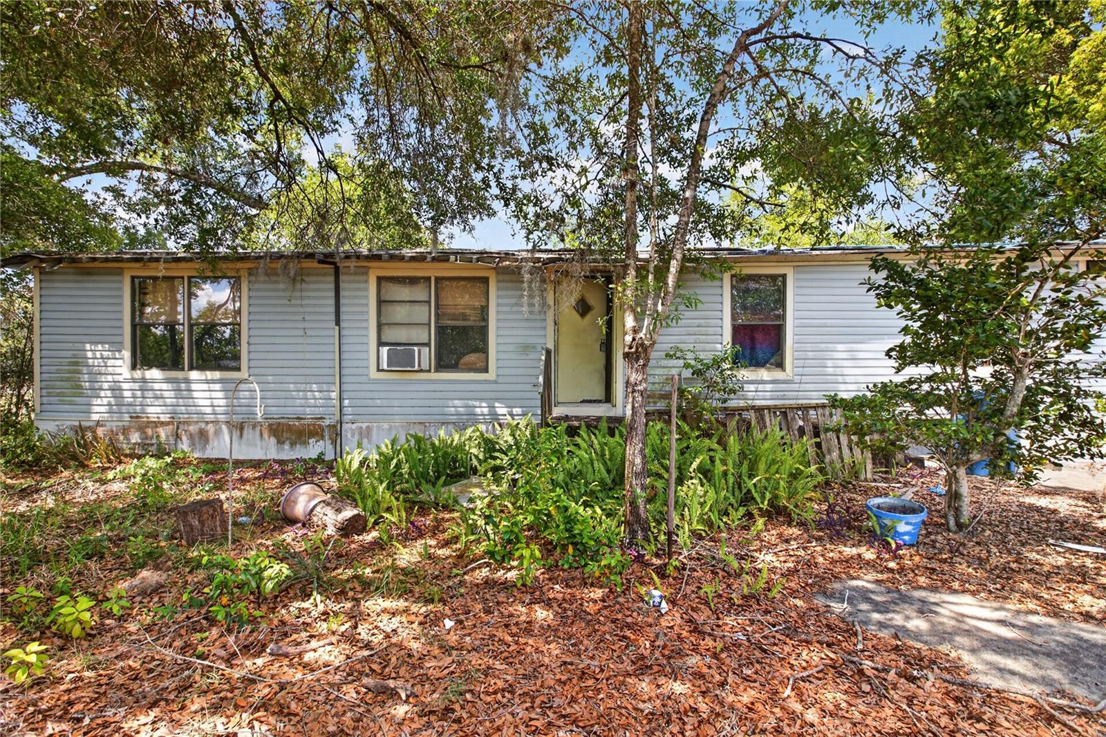 Needs TLC. House was cleaned out. Property is being sold AS-IS. Age of big ticket items unknown. ***This is a limited-service listing - Please see realtor remarks for showing instructions.***