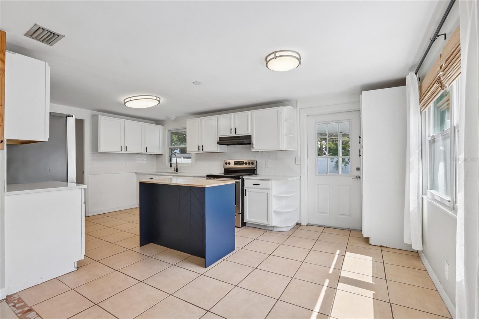 FAIRLAWN PARK MANOR - Residential