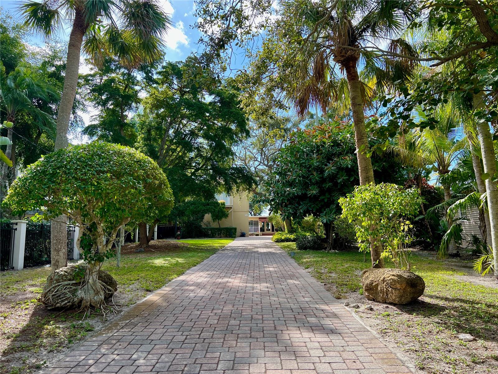 POINT OF ROCKS - Residential