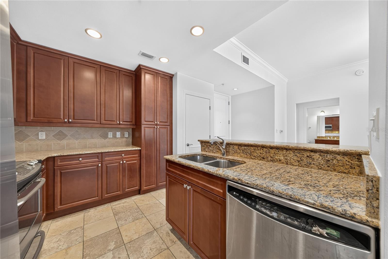 WELLESLEY CONDO - Residential