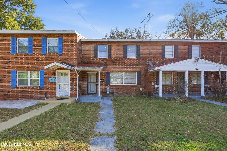 Move-in ready home on Jacksonville's Westside offering a comfortable layout and functional living spaces filled with natural light. The kitchen provides ample cabinet and counter space, while the spacious yard offers room for outdoor enjoyment or future improvements. Conveniently located near major roadways, shopping, and downtown Jacksonville, this property is a great opportunity for homeowners or investors alike. Schedule your showing today!