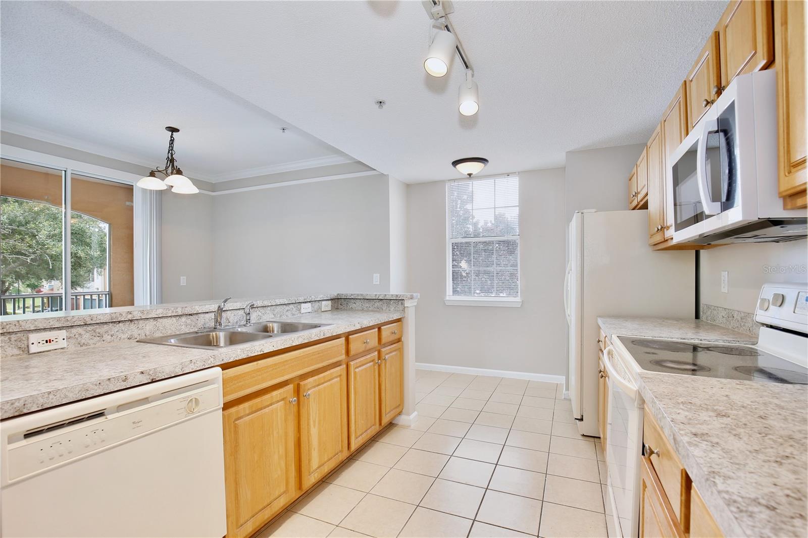 VILLANOVA AT HUNTERS CREEK CONDOMINIUM - Residential
