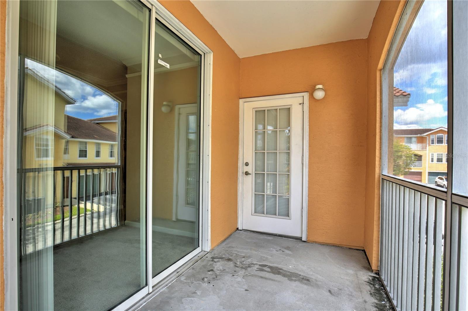 VILLANOVA AT HUNTERS CREEK CONDOMINIUM - Residential