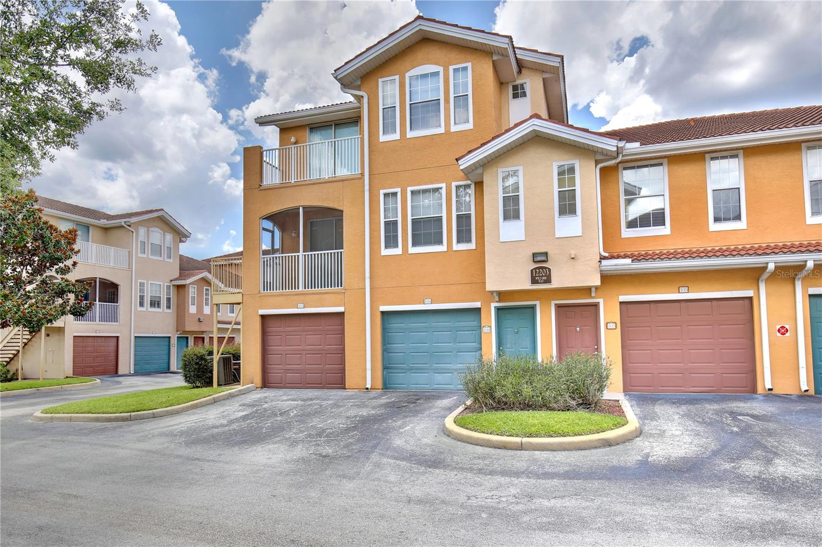 VILLANOVA AT HUNTERS CREEK CONDOMINIUM - Residential