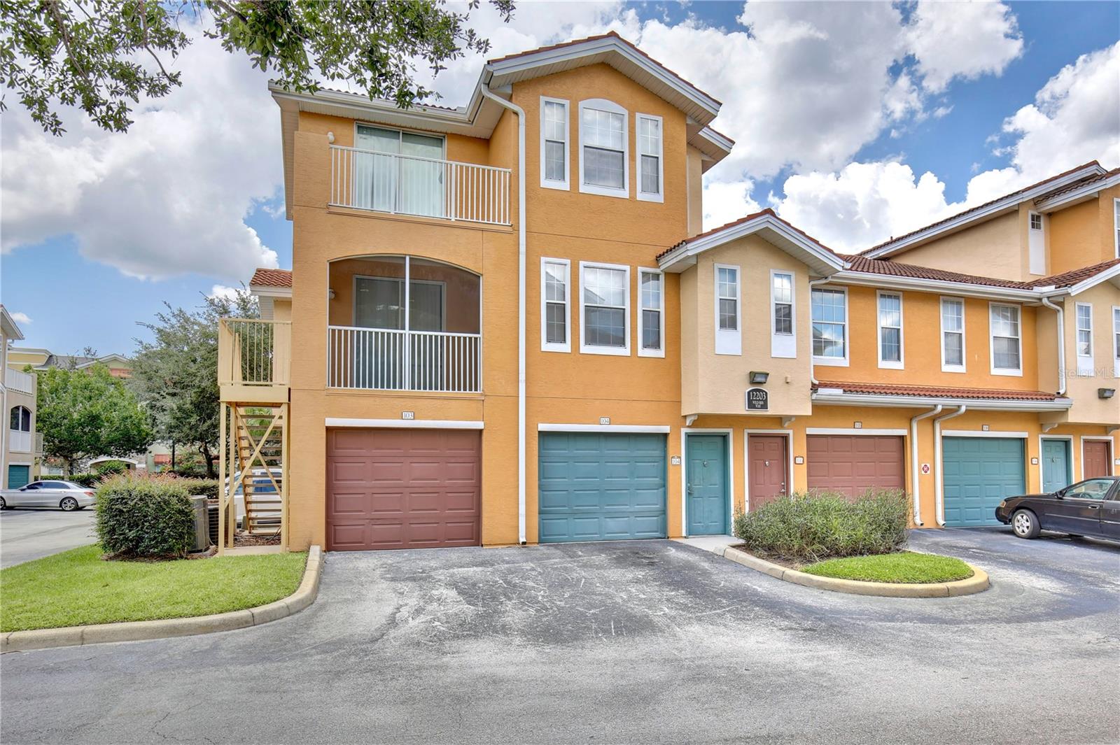 VILLANOVA AT HUNTERS CREEK CONDOMINIUM - Residential