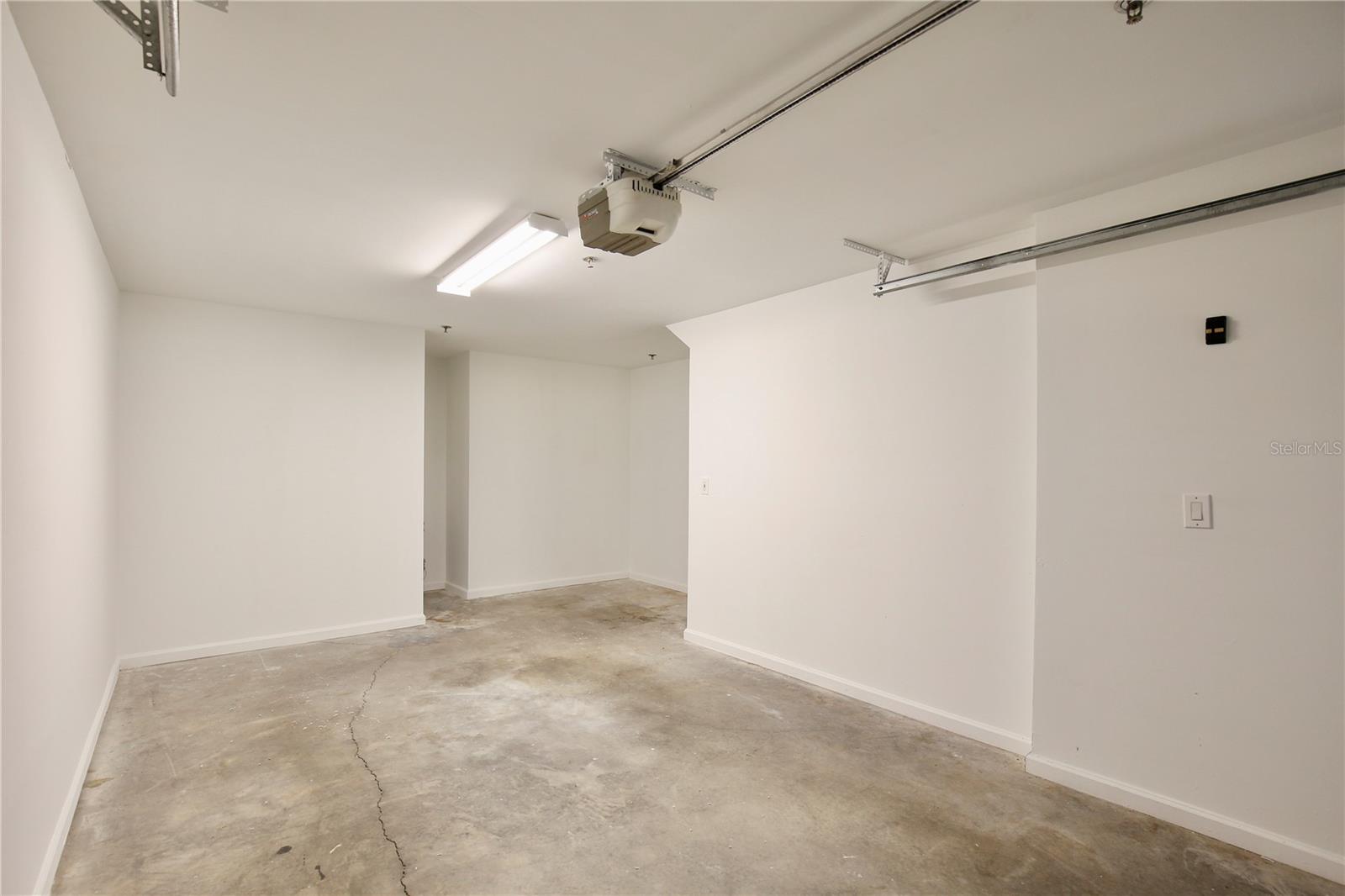 VILLANOVA AT HUNTERS CREEK CONDOMINIUM - Residential