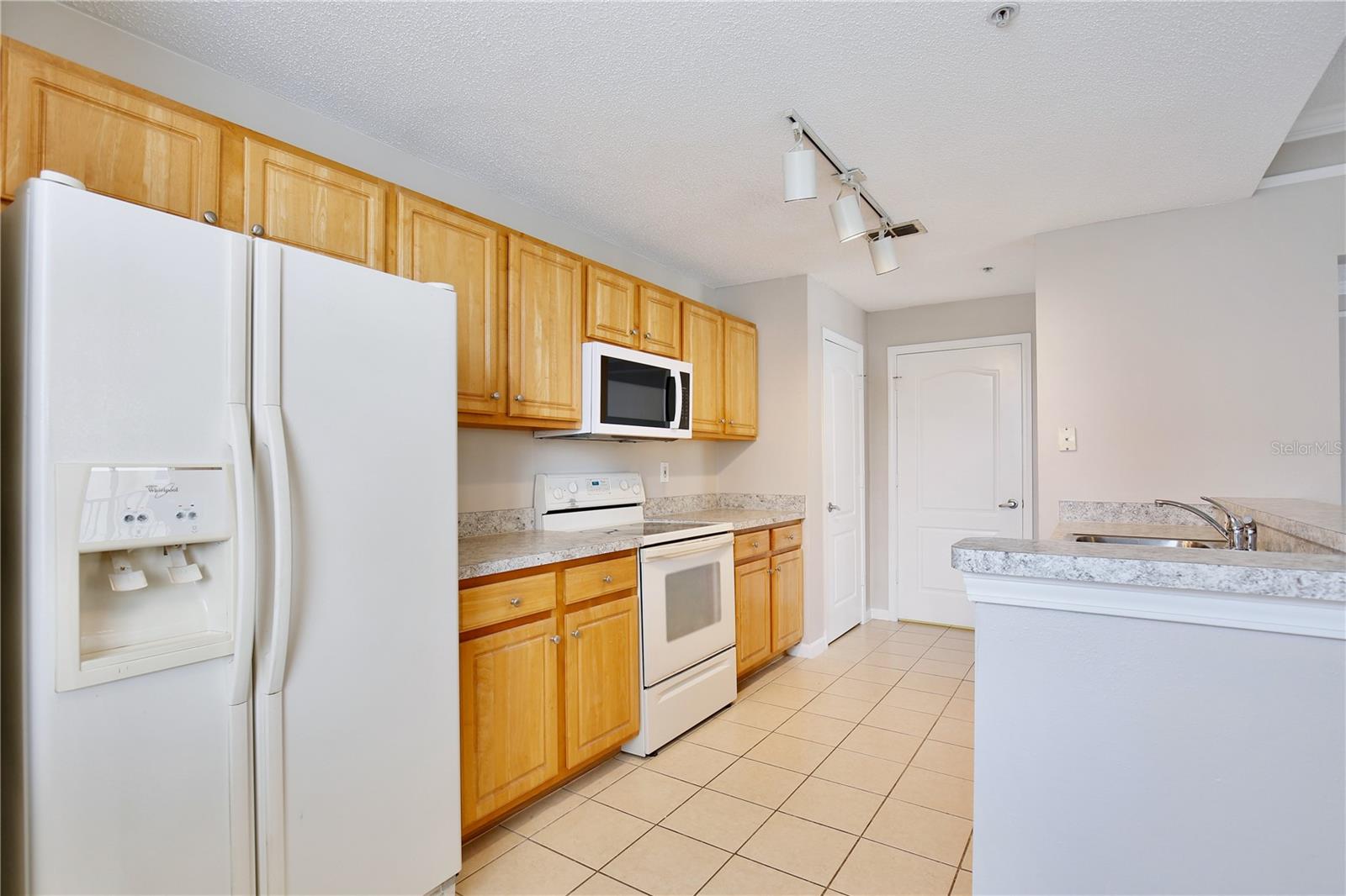 VILLANOVA AT HUNTERS CREEK CONDOMINIUM - Residential