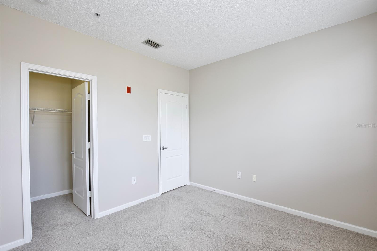 VILLANOVA AT HUNTERS CREEK CONDOMINIUM - Residential